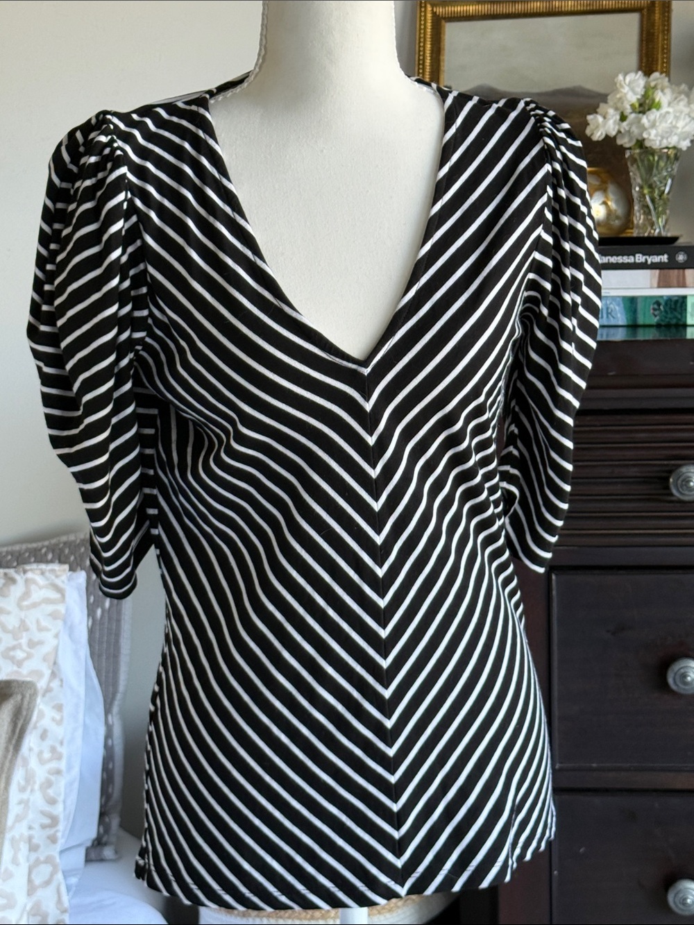 FRAME Striped V-Neck Puff Sleeve Top - Black & White